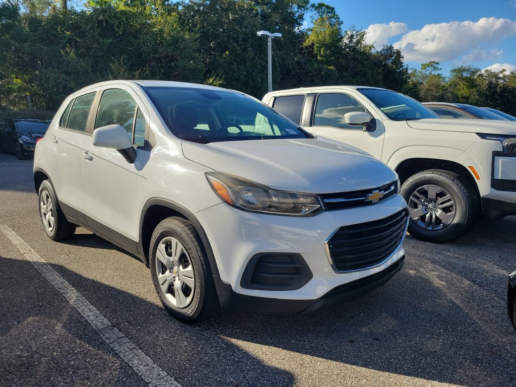 Used 2017 Chevrolet Trax LS FWD image 2
