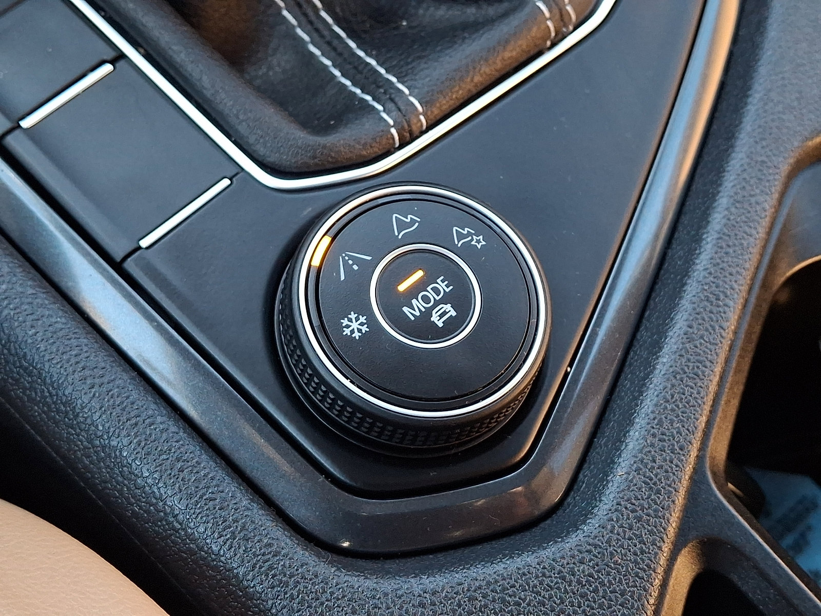 Used 2022 Volkswagen Tiguan SE R-Line image 25