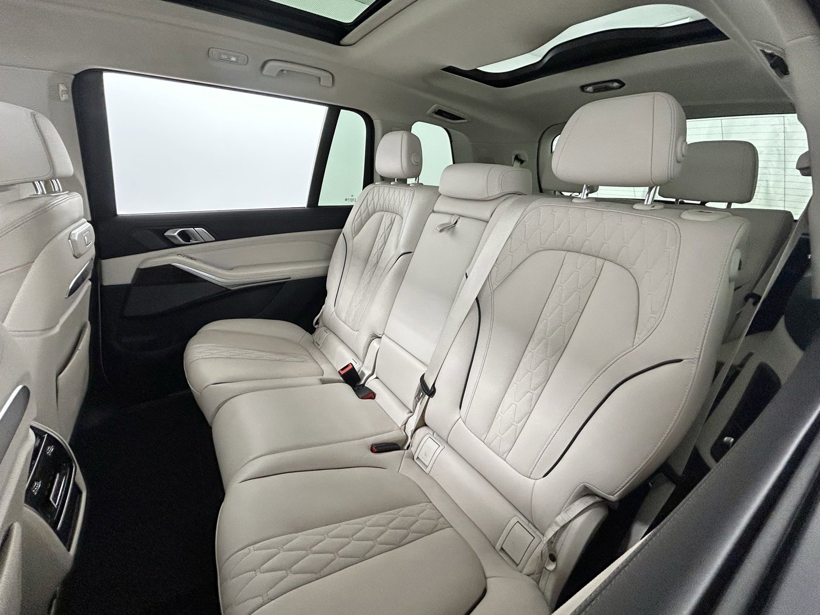 Used 2023 BMW X7 xDrive40i w/ Executive Package image 33