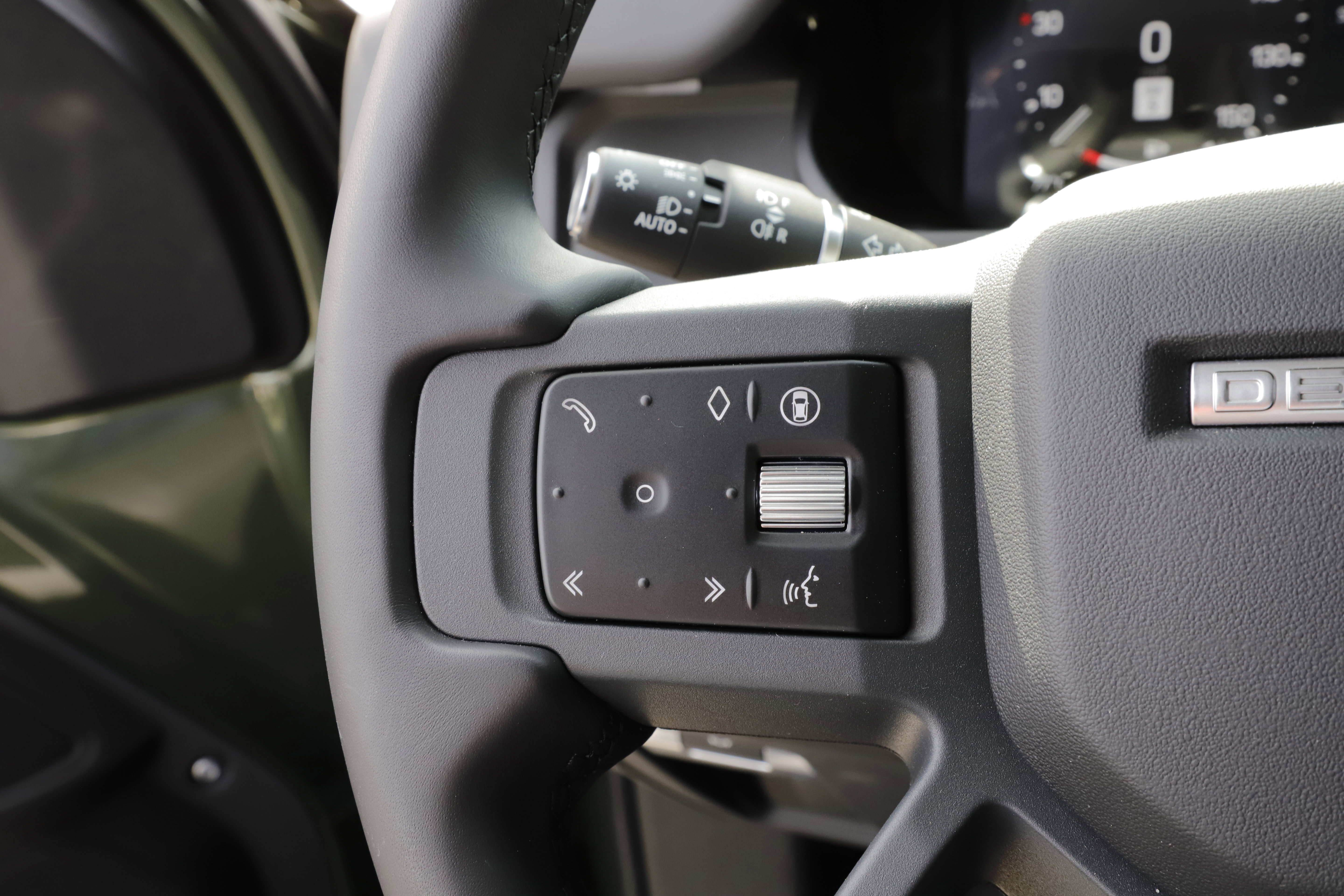 New 2026 Land Rover Defender 110 X-Dynamic SE image 22