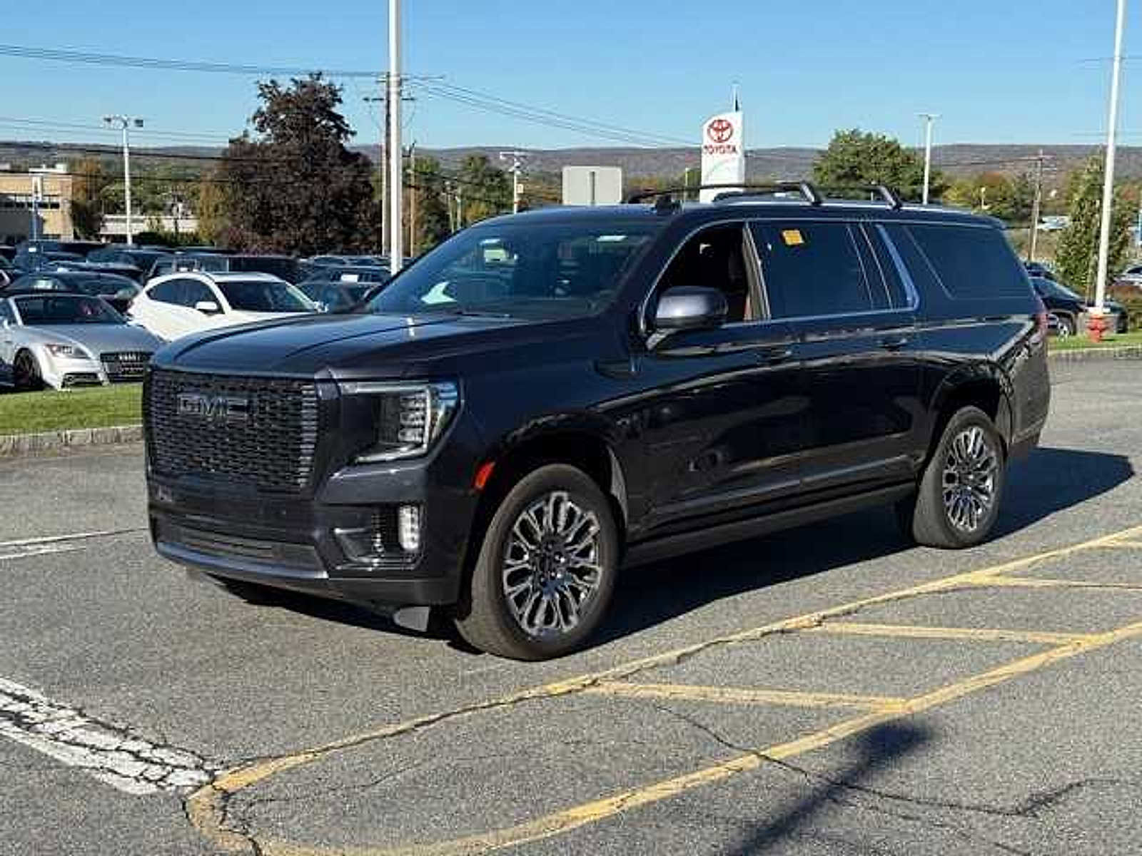 Used 2023 GMC Yukon XL Denali Ultimate w/ LPO, Floor Liner Package