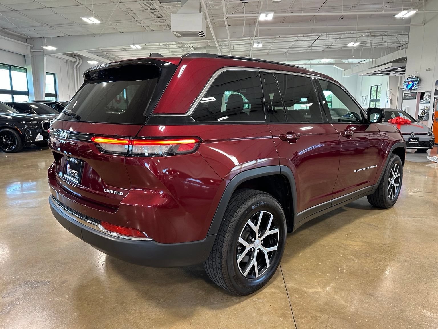 Used 2024 Jeep Grand Cherokee Limited RWD image 8