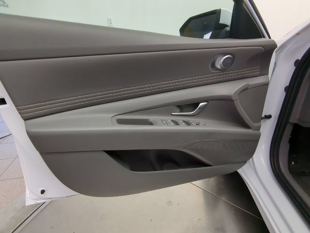 Used 2025 Hyundai Elantra SEL FWD image 25