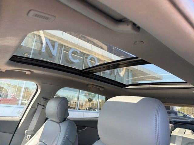 Used 2020 Lincoln Nautilus Reserve w/ Equipment Group 201A image 12