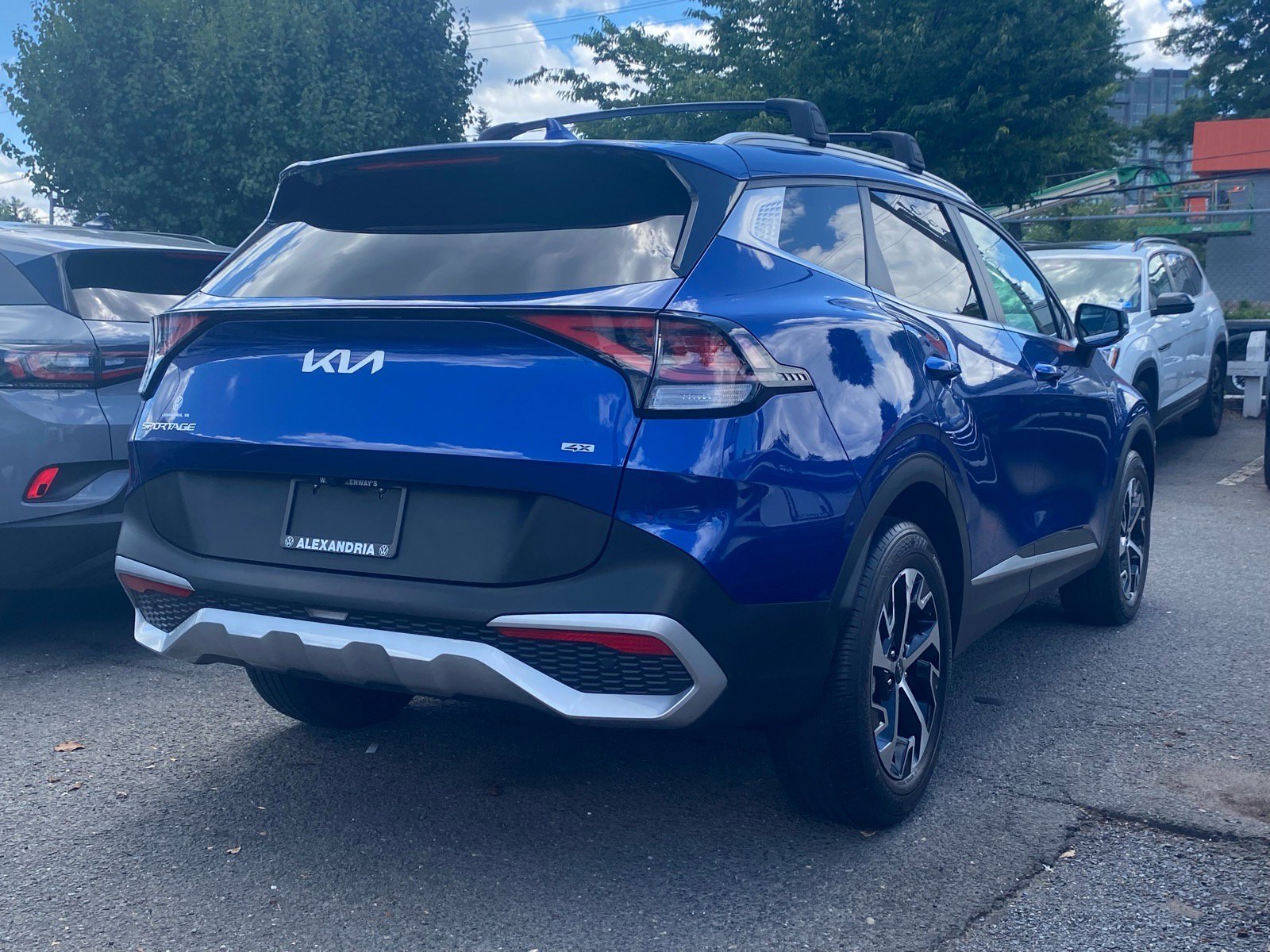 Used 2023 Kia Sportage EX AWD/4WD image 2