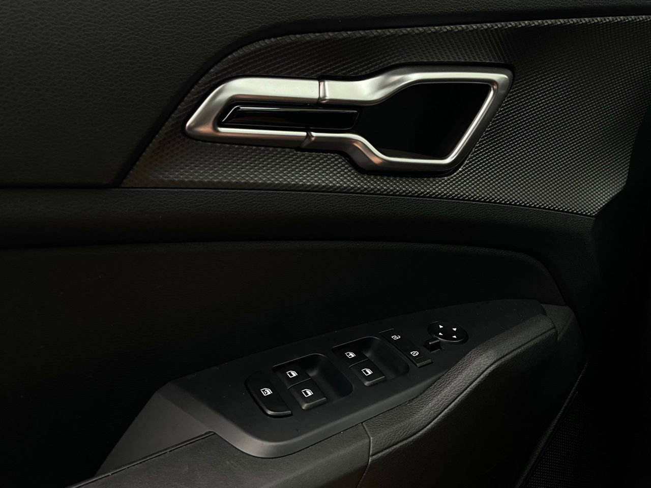 Used 2025 Kia Sportage LX image 19