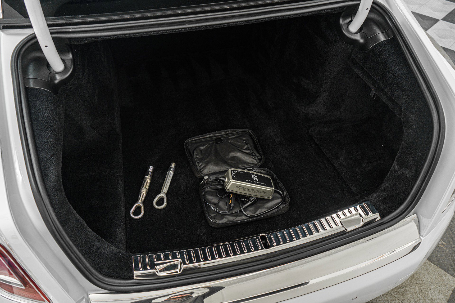 Used 2023 Rolls-Royce Phantom Sedan image 19