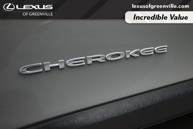 Used 2019 Jeep Cherokee Latitude Plus w/ Comfort/Convenience Group FWD image 10