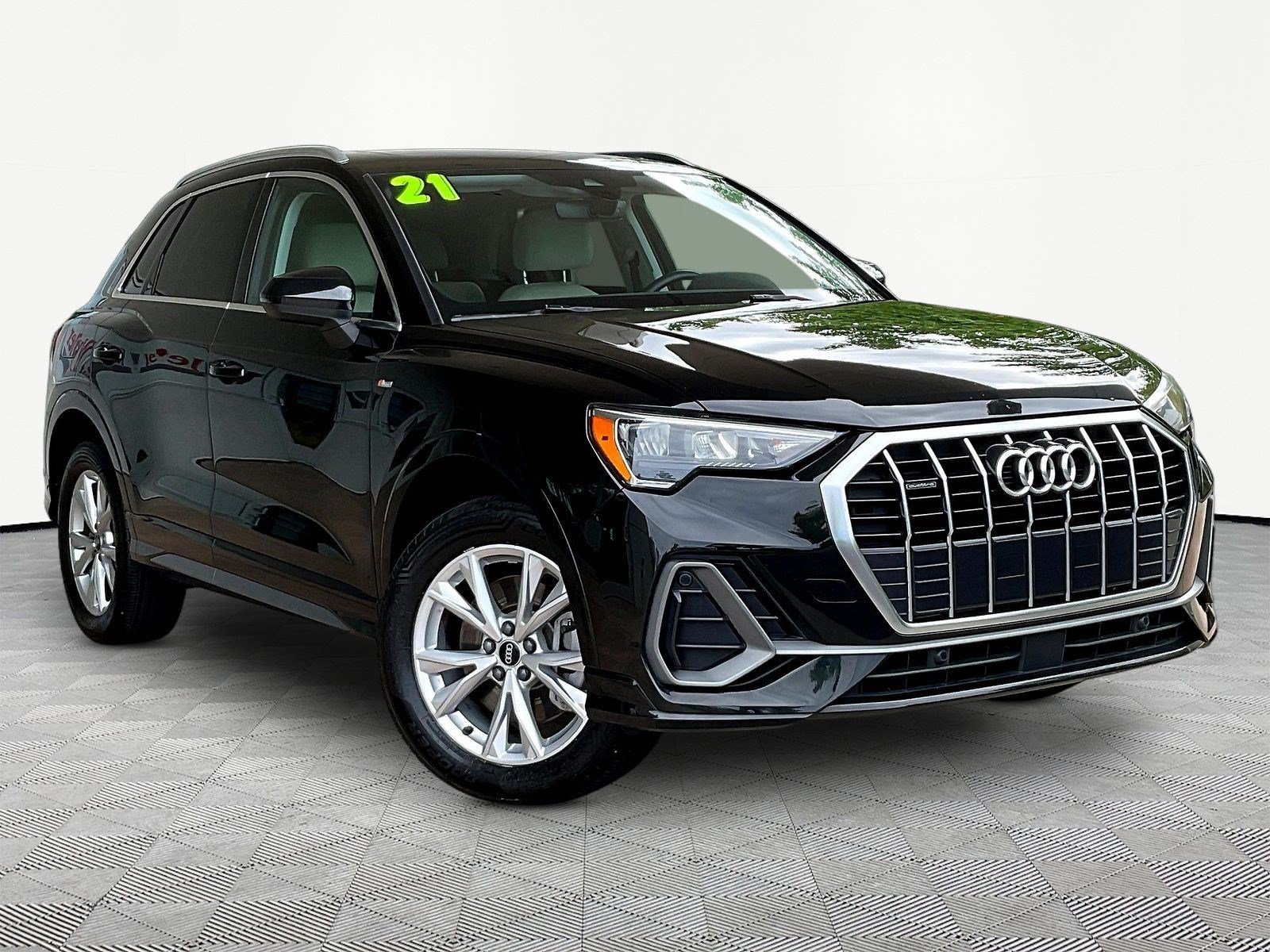 Used 2021 Audi Q3 2.0T Premium w/ Convenience Package AWD/4WD image 3