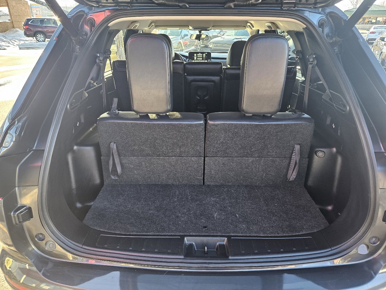 Used 2024 Mitsubishi Outlander AWD image 12