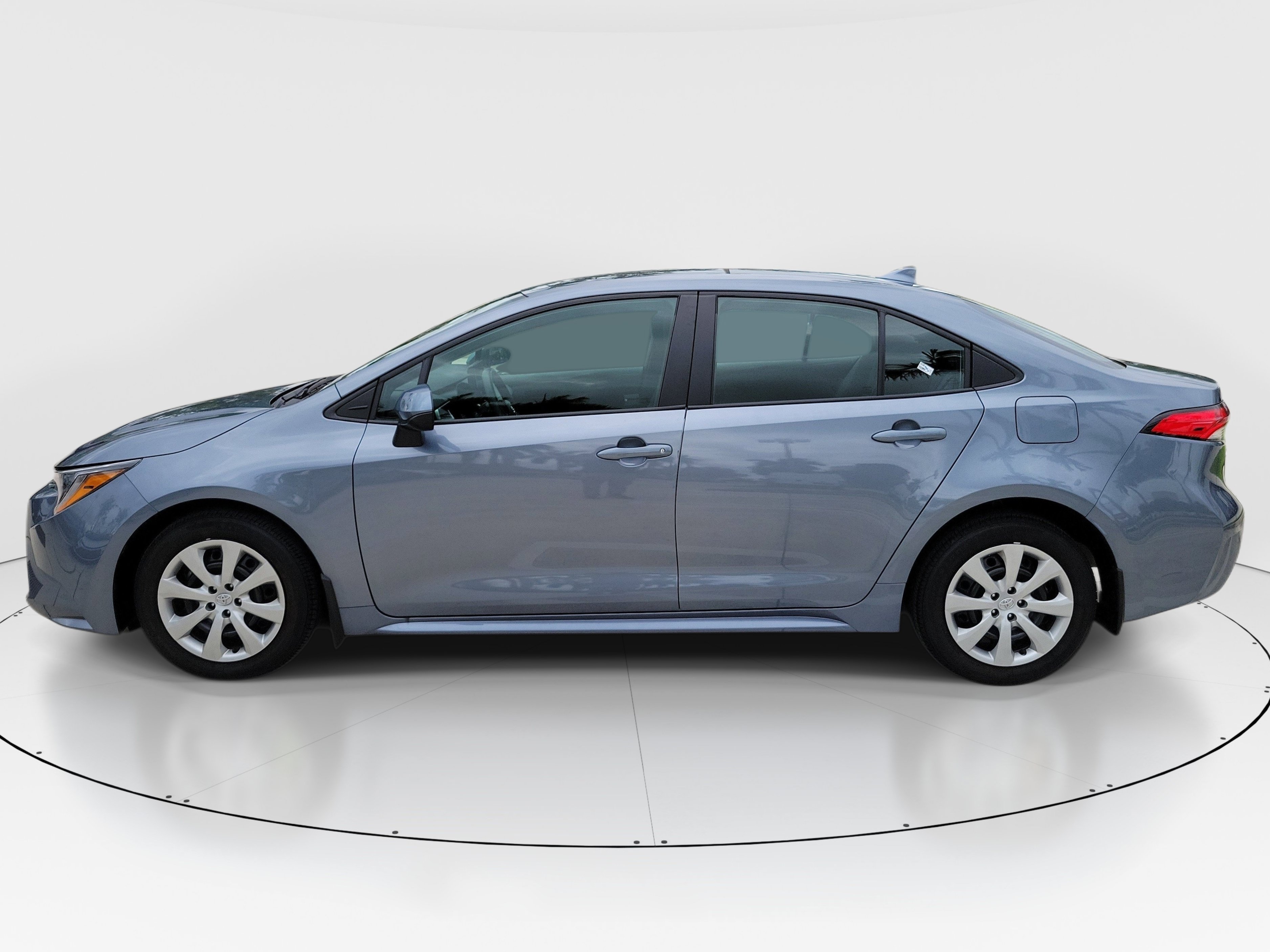 Certified 2025 Toyota Corolla LE FWD image 4
