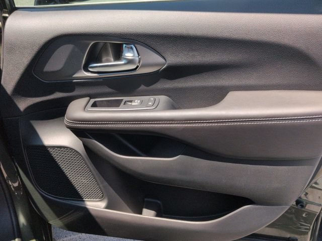 New 2027 Chrysler Pacifica Select FWD image 32