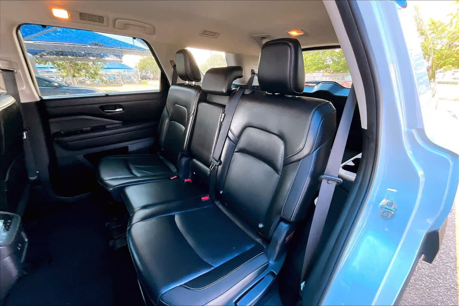Used 2023 Nissan Pathfinder SL w/ Lighting Package (N92) FWD image 21