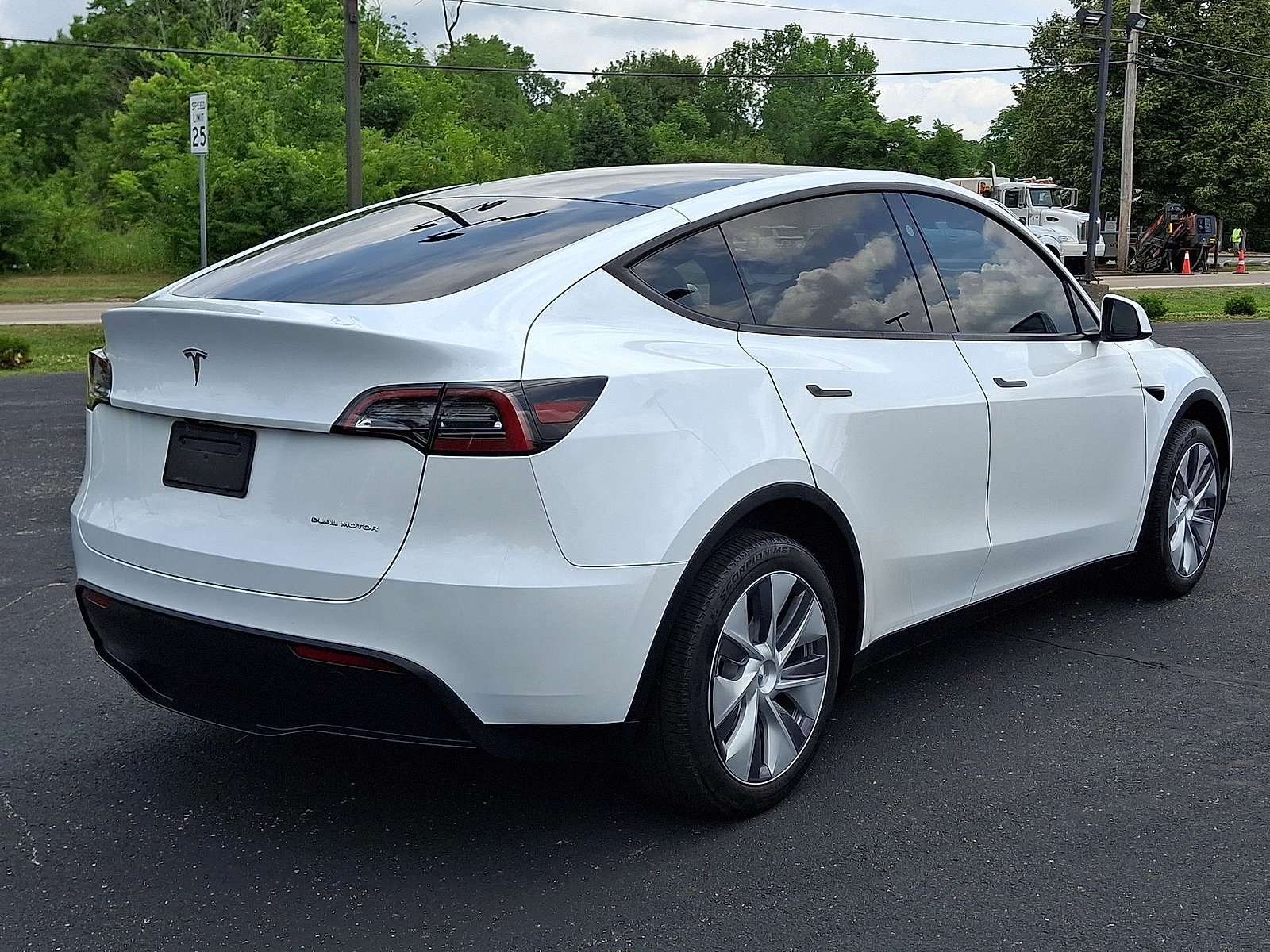 Used 2023 Tesla Model Y Long Range AWD/4WD image 24