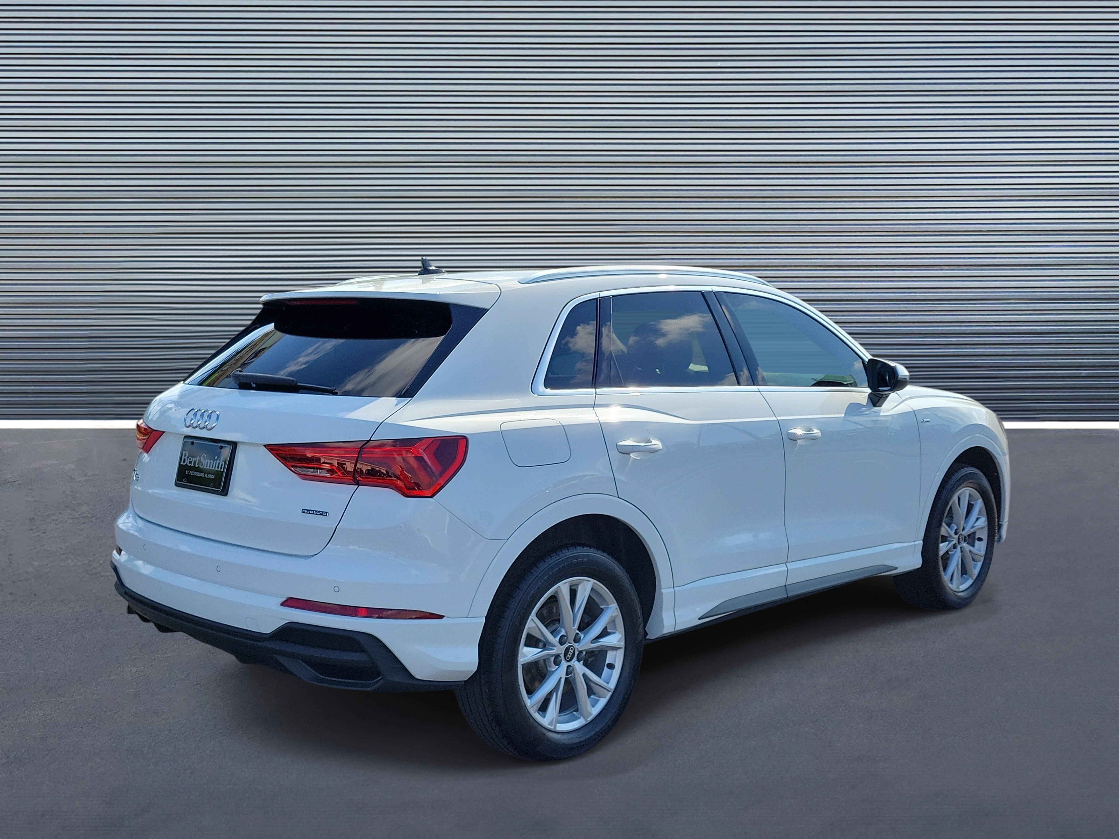Used 2022 Audi Q3 2.0T Premium w/ Convenience Package AWD/4WD image 3