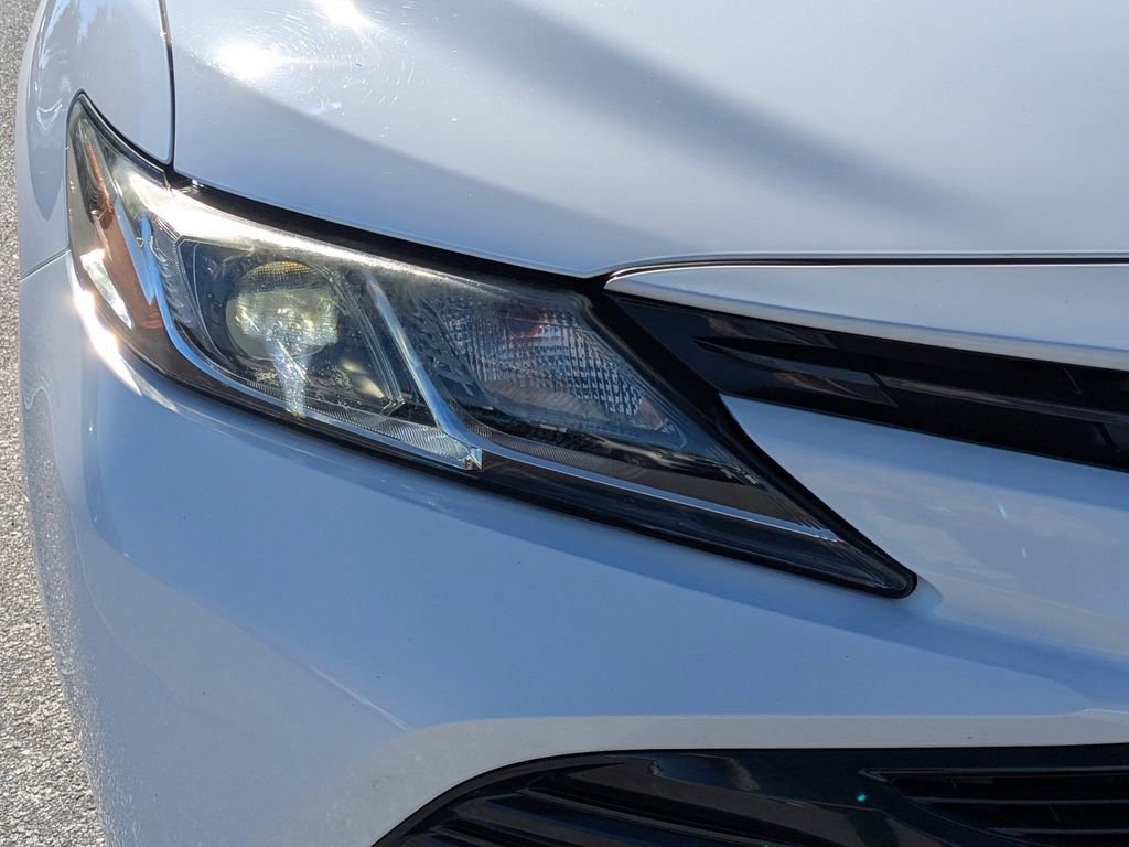 Used 2018 Toyota Camry LE image 10