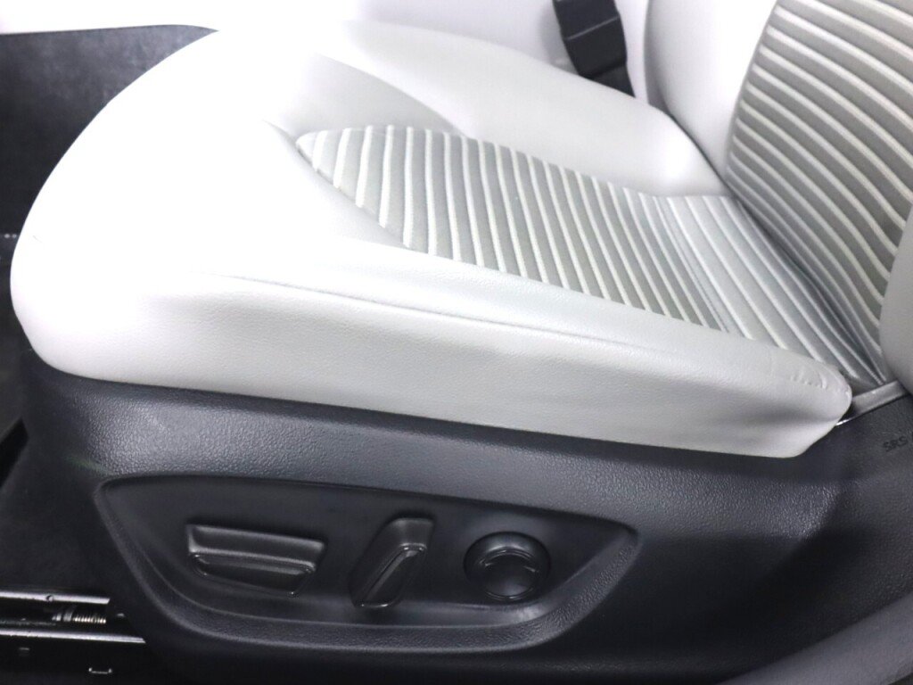 Used 2022 Toyota Camry SE FWD image 28
