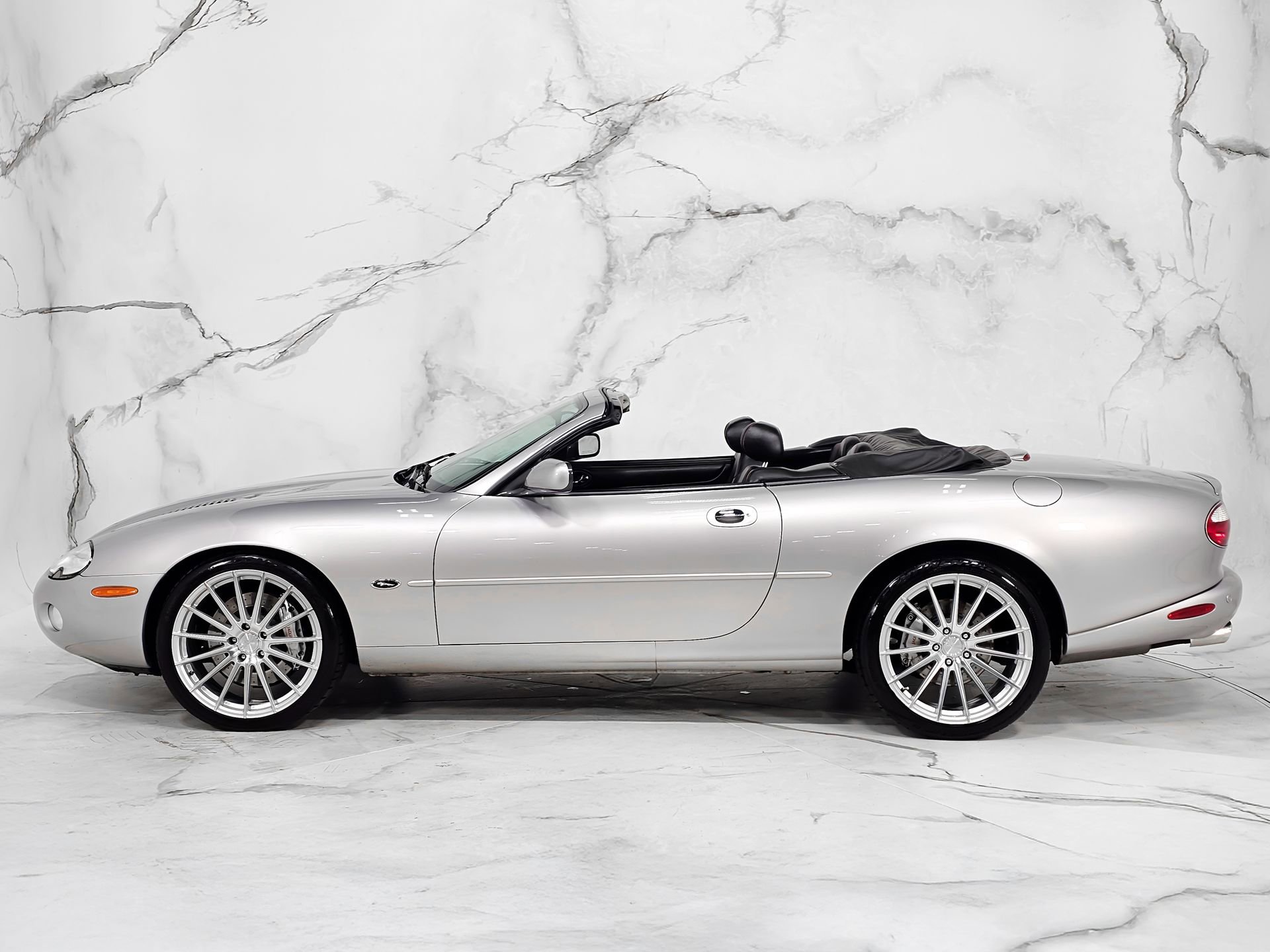 Used 2001 Jaguar XK8 Convertible RWD image 9