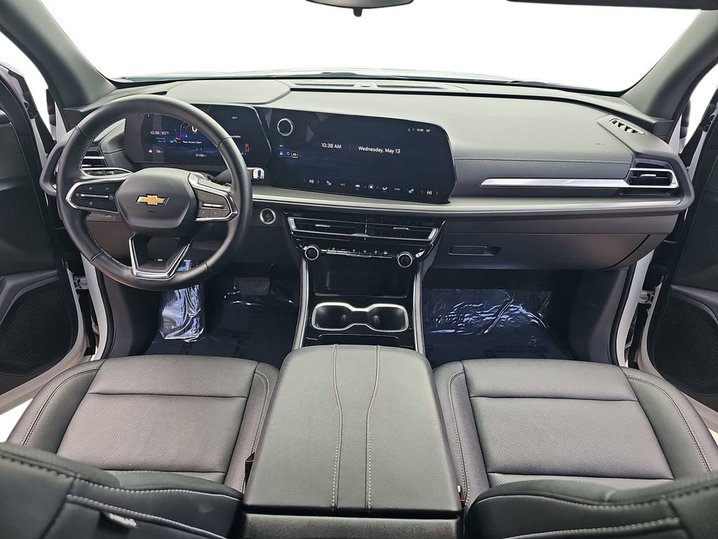 Used 2025 Chevrolet Traverse LT FWD image 9
