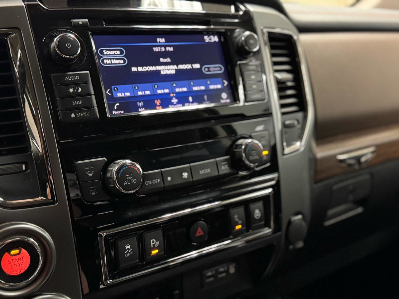 Used 2019 Nissan Titan Platinum Reserve AWD/4WD image 36