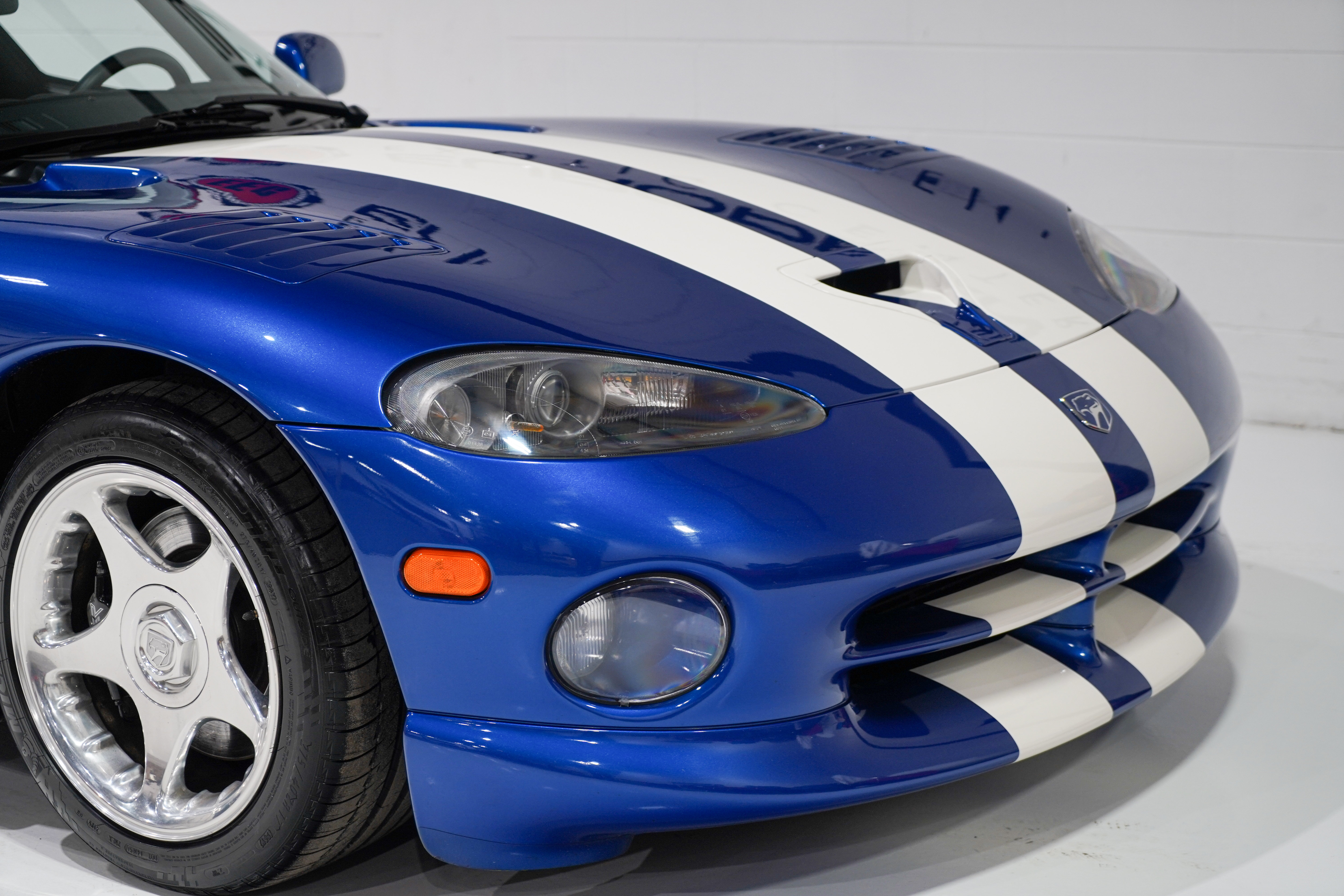 Used 1997 Dodge Viper GTS RWD image 9