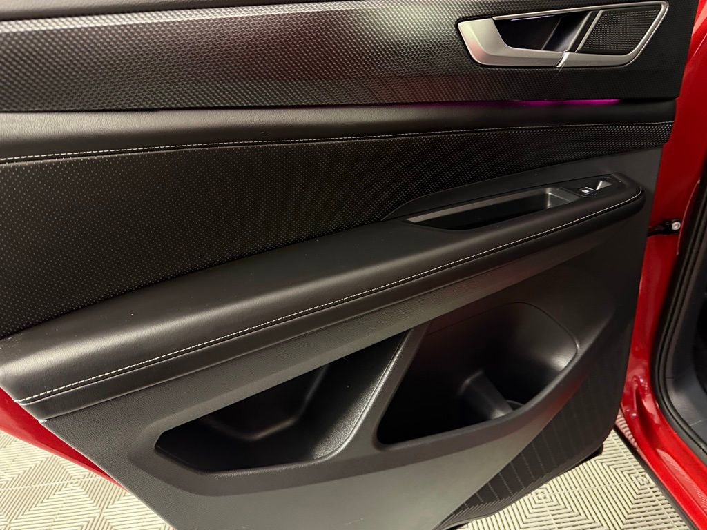 Used 2024 Volkswagen Atlas Cross Sport SEL R-Line image 28