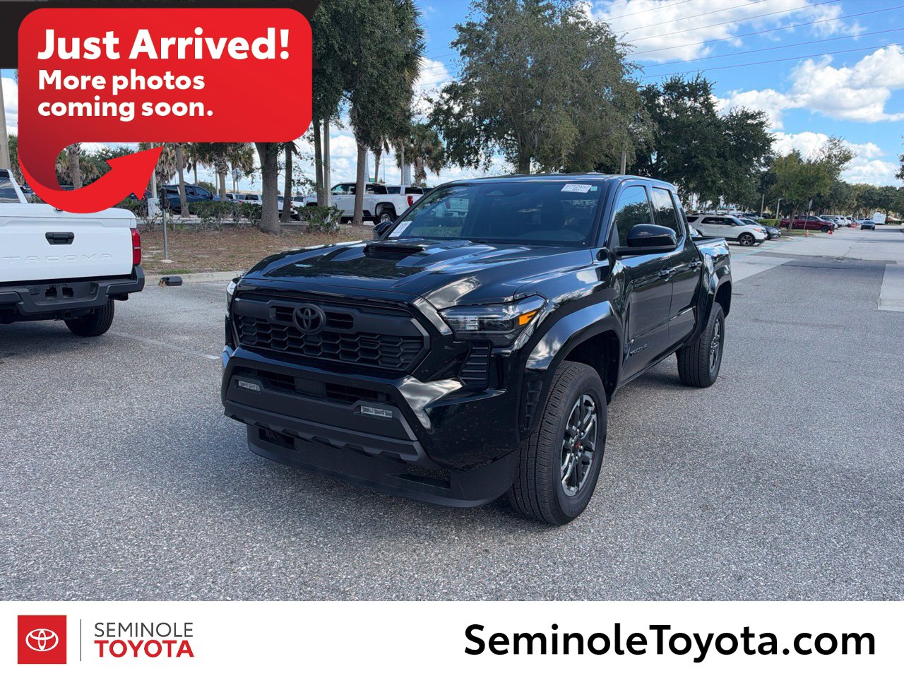 Used 2025 Toyota Tacoma TRD Sport AWD/4WD image 1