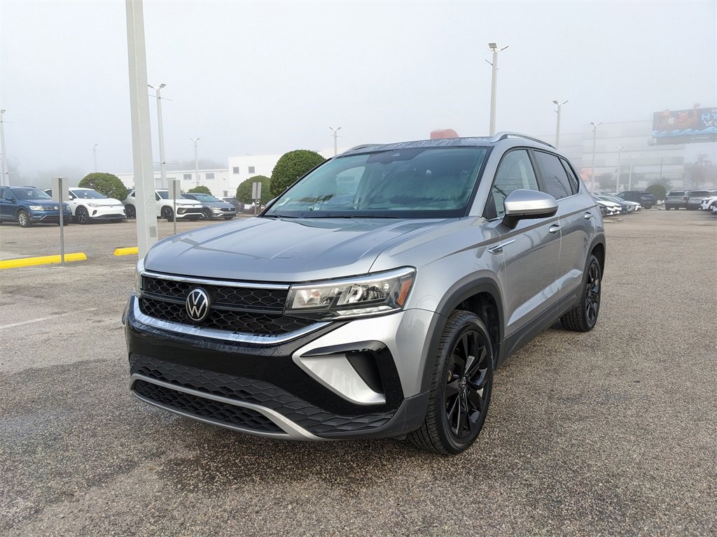 Certified 2023 Volkswagen Taos SE w/ Panoramic Sunroof Package image 4