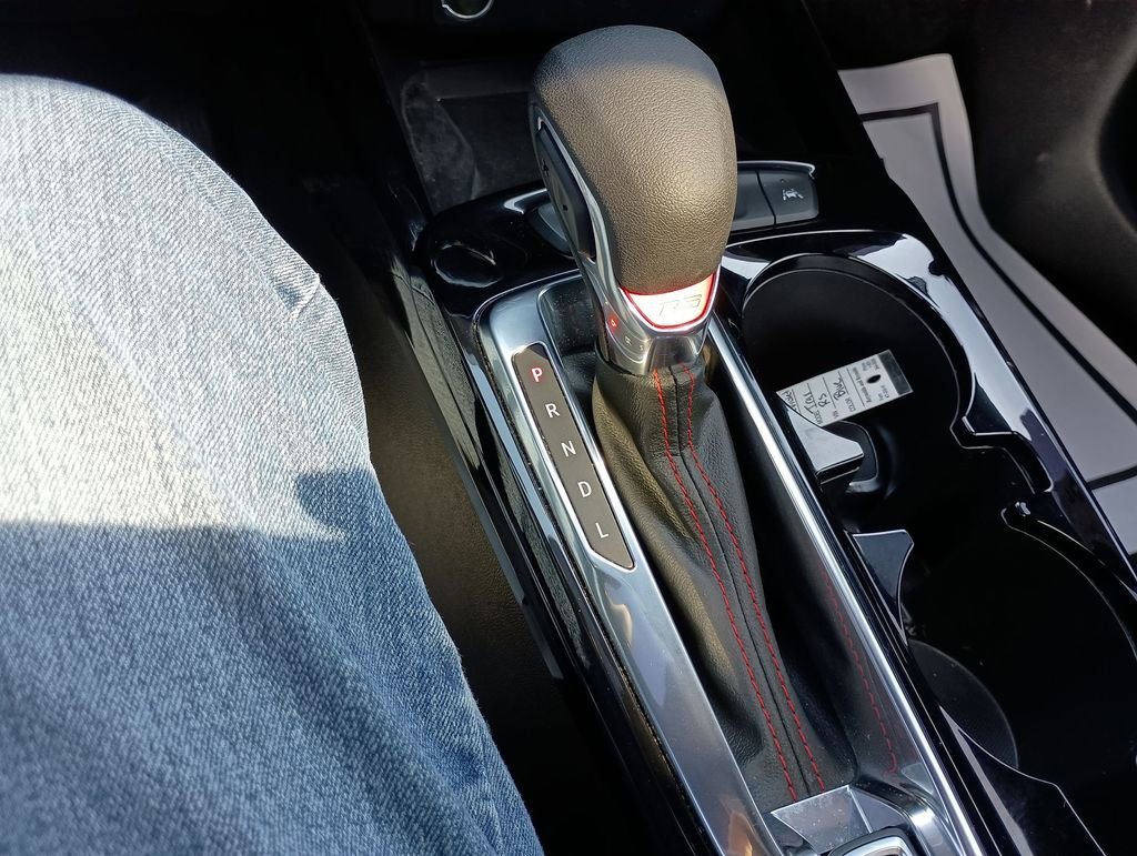 Used 2025 Chevrolet Trax RS w/ Sunroof Package FWD image 26