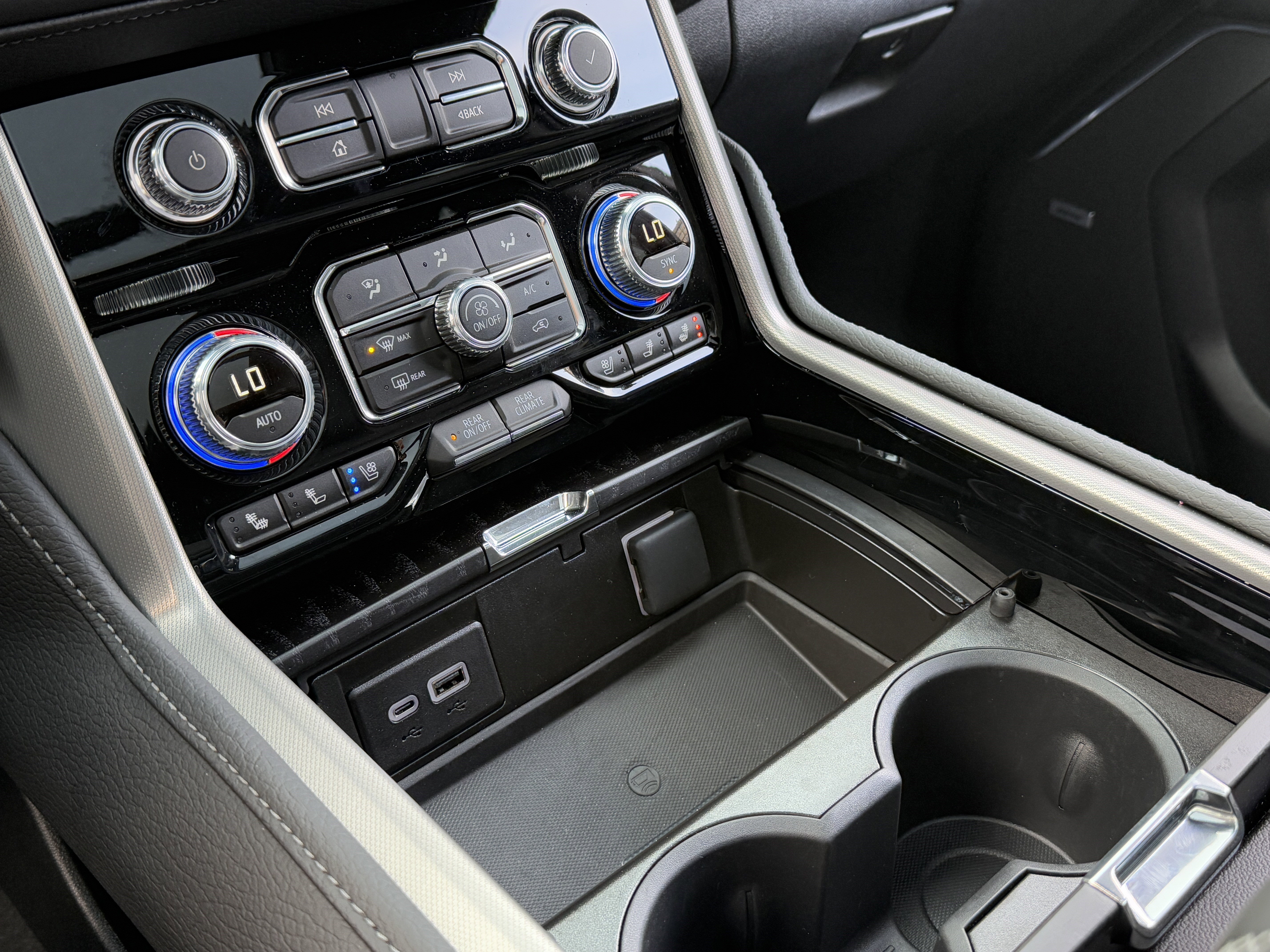 Used 2023 GMC Yukon XL Denali image 17