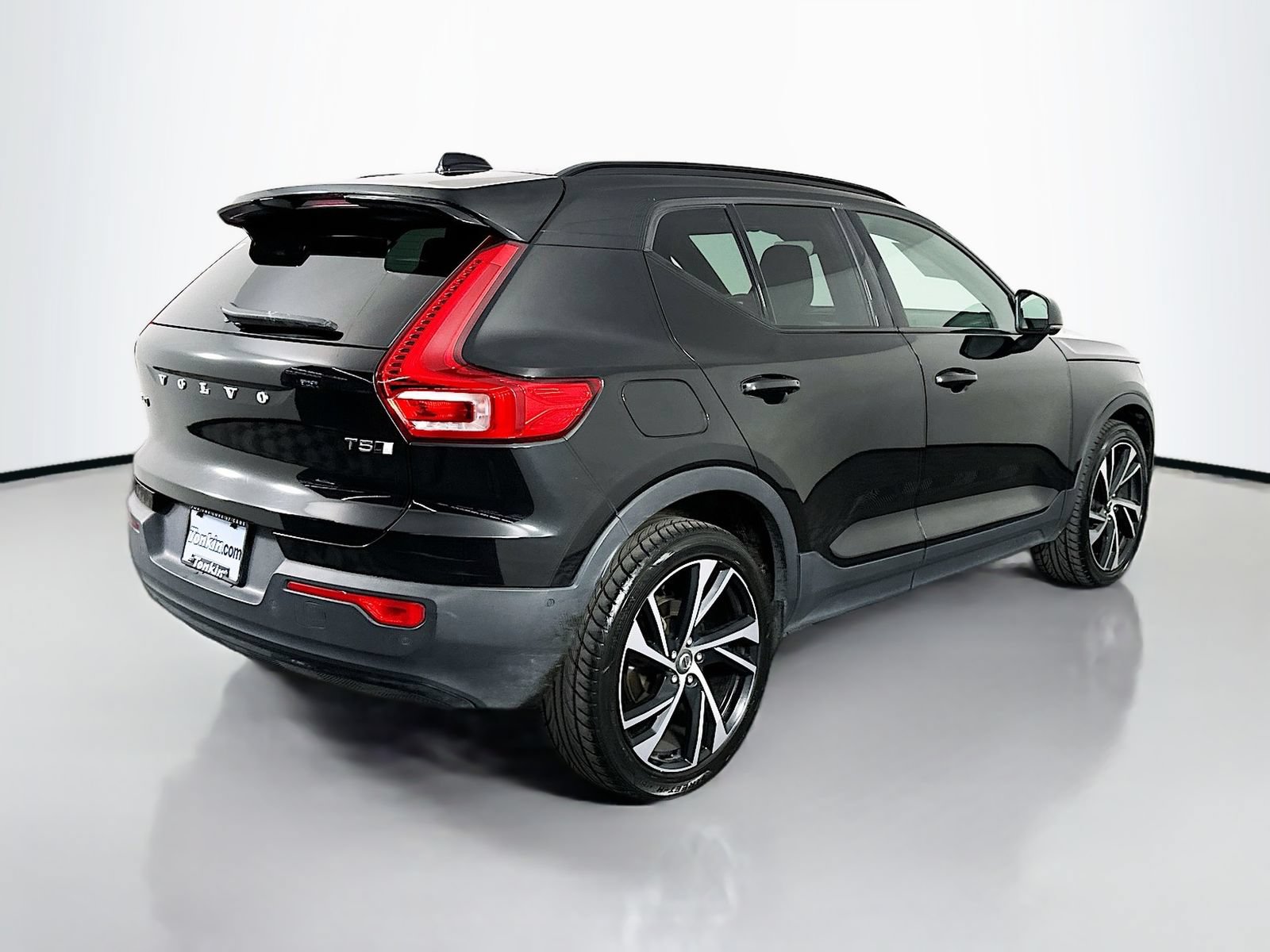 Used 2021 Volvo XC40 T5 R-Design w/ Advanced Package AWD/4WD image 7