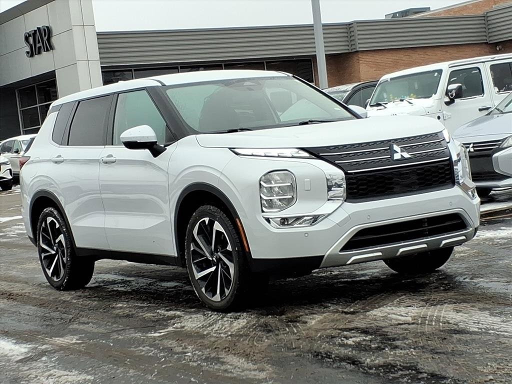 Used 2024 Mitsubishi Outlander SE