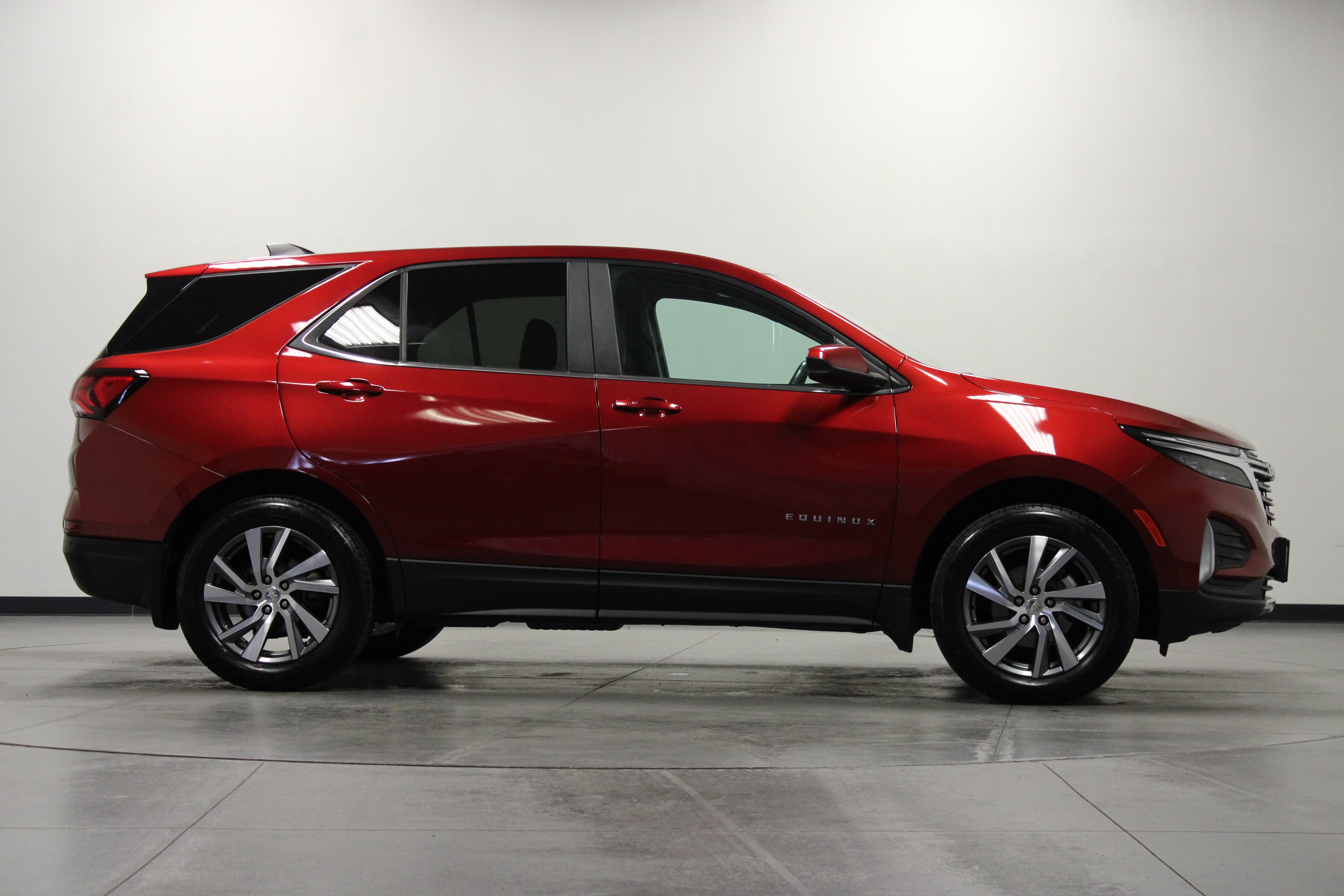 Used 2024 Chevrolet Equinox LT AWD/4WD image 3
