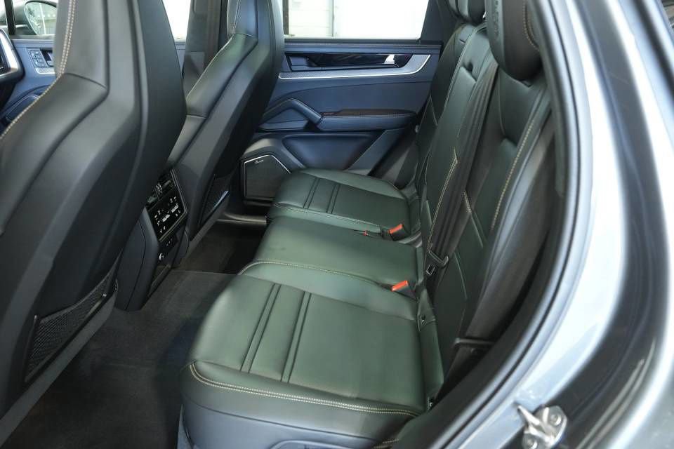 Certified 2025 Porsche Cayenne GTS image 27