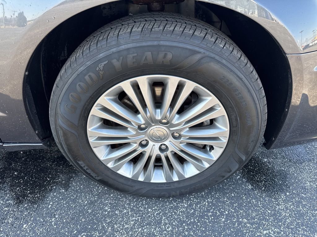 Used 2016 Chrysler Town & Country Touring-L w/ Driver Convenience Group image 41