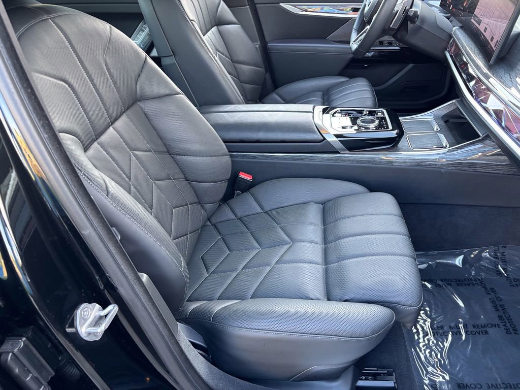 Certified 2023 BMW 760i xDrive image 33