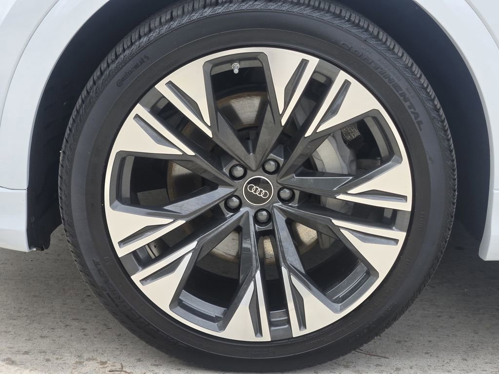 Certified 2025 Audi Q8 Prestige w/ Prestige Package AWD/4WD image 16
