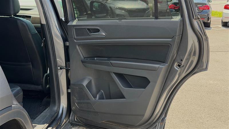 Used 2018 Volkswagen Atlas SEL AWD/4WD image 39