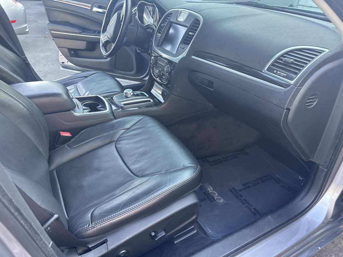 Used 2016 Chrysler 300 Limited image 13