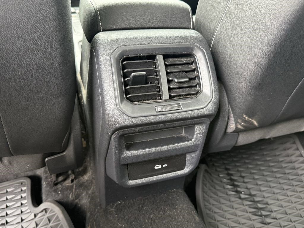 Certified 2022 Volkswagen Taos SE FWD image 24