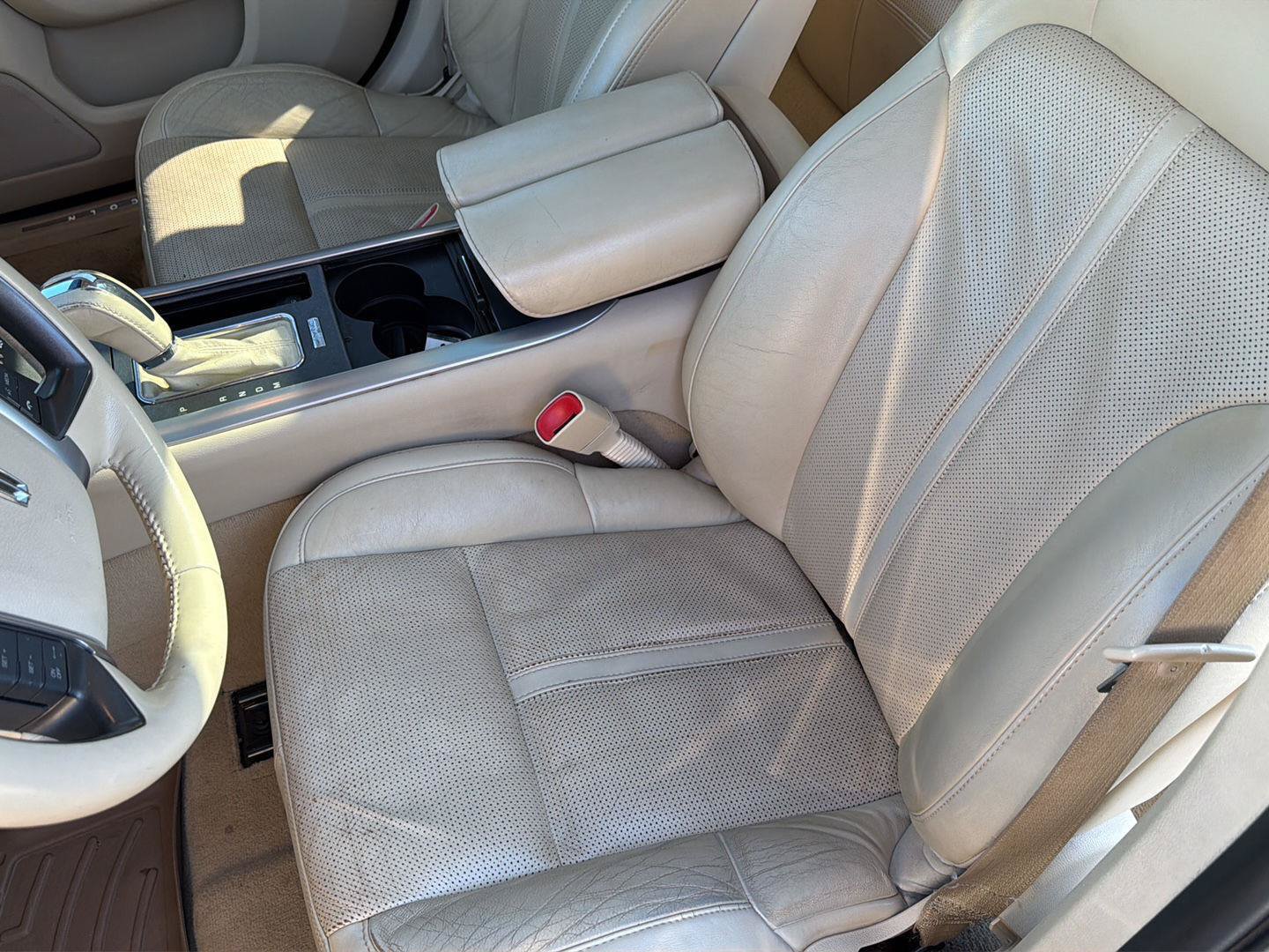 Used 2010 Lincoln MKS FWD image 34