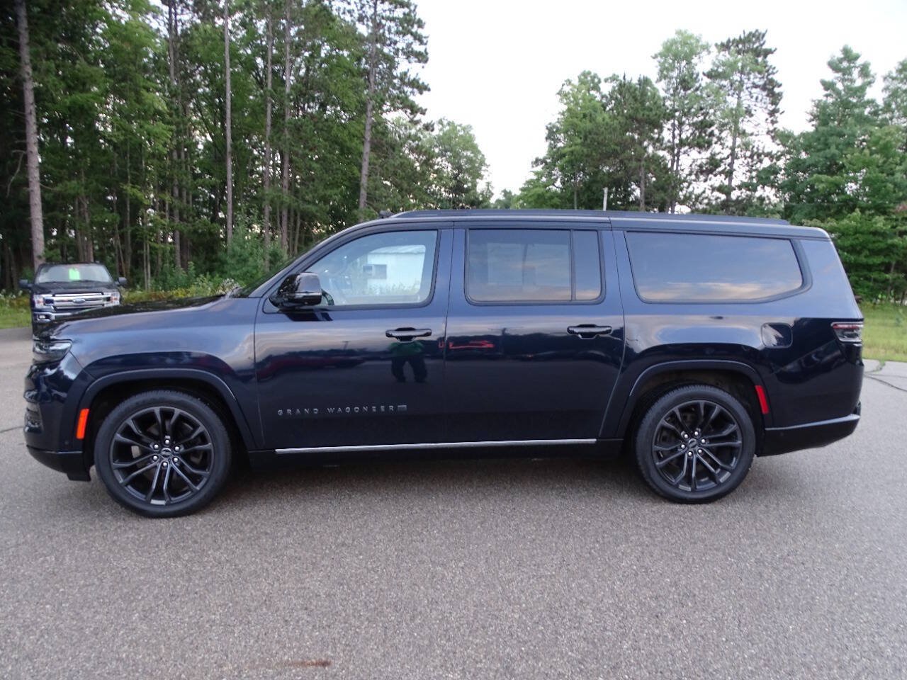 Used 2024 Jeep Grand Wagoneer L 4WD Series II Obsidian w/ Quick Order Packagew 28T image 9