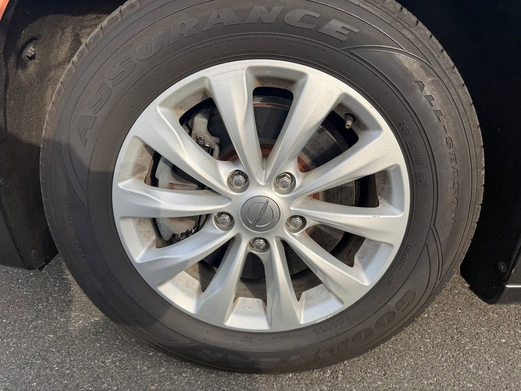 Used 2017 Chrysler Pacifica Touring-L image 33