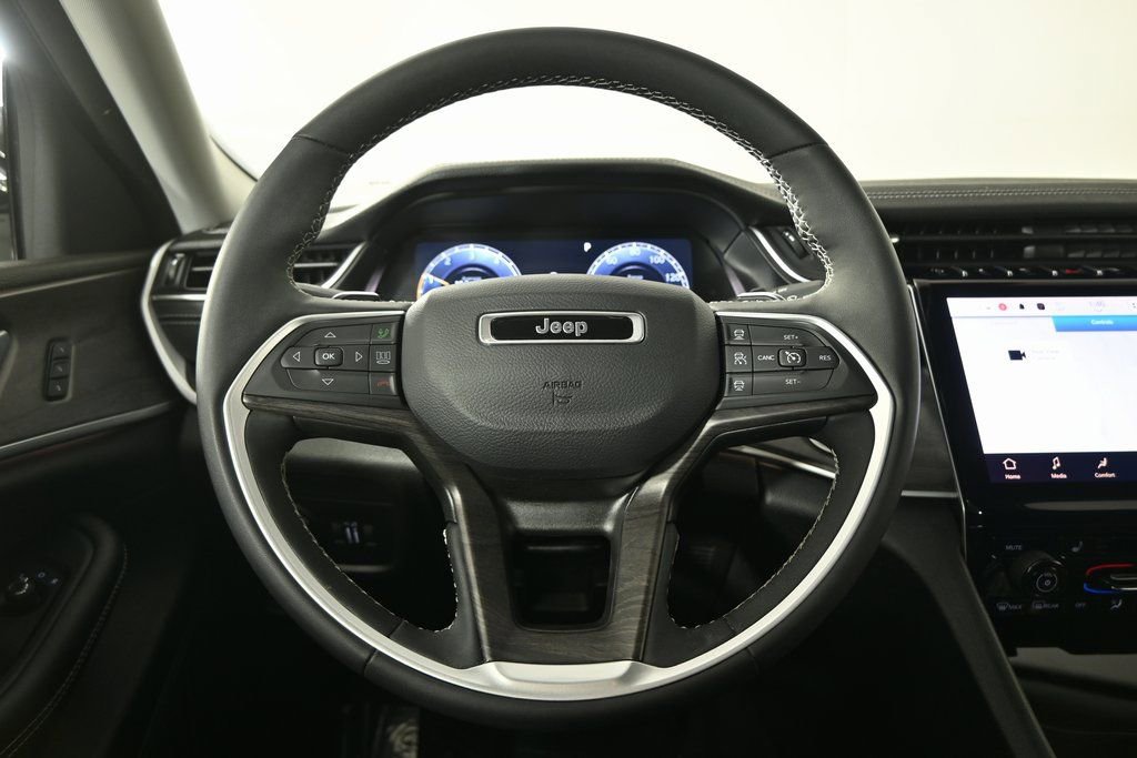 Used 2023 Jeep Grand Cherokee Limited image 37