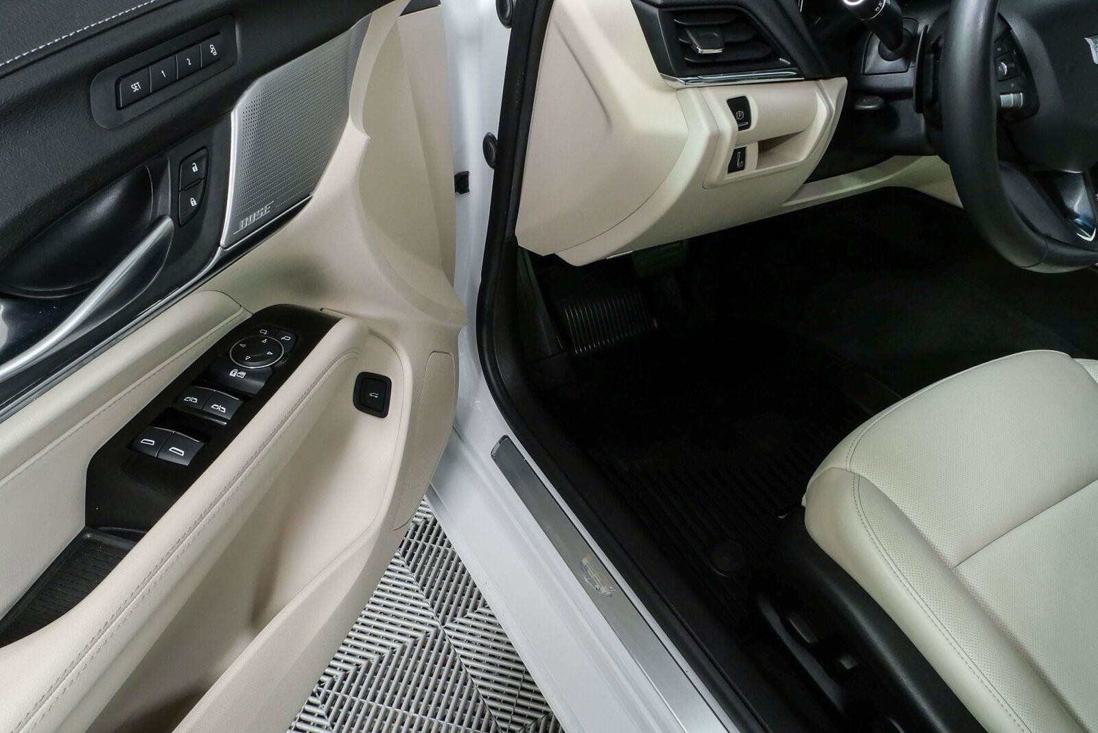 Used 2021 Cadillac CT4 Premium Luxury RWD image 8