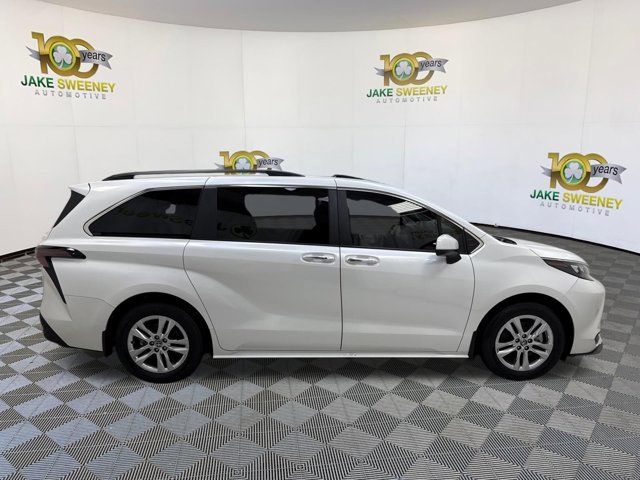 Used 2025 Toyota Sienna XLE w/ XLE Plus Package image 11