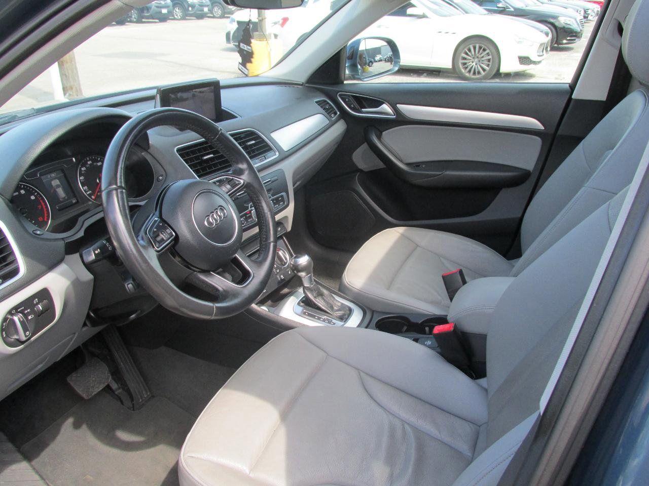 Used 2017 Audi Q3 2.0T Premium Plus w/ Premium Plus Package FWD image 9