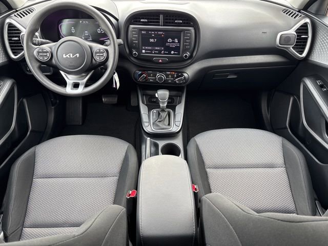 Used 2025 Kia Soul LX w/ LX Technology Package FWD image 13