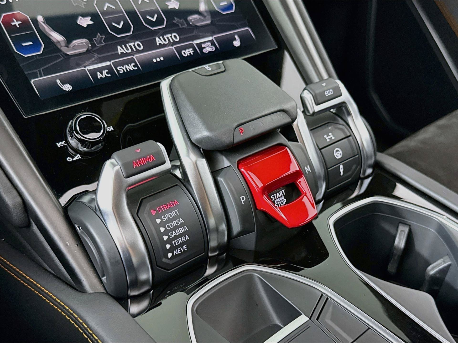 Used 2022 Lamborghini Urus AWD/4WD image 19