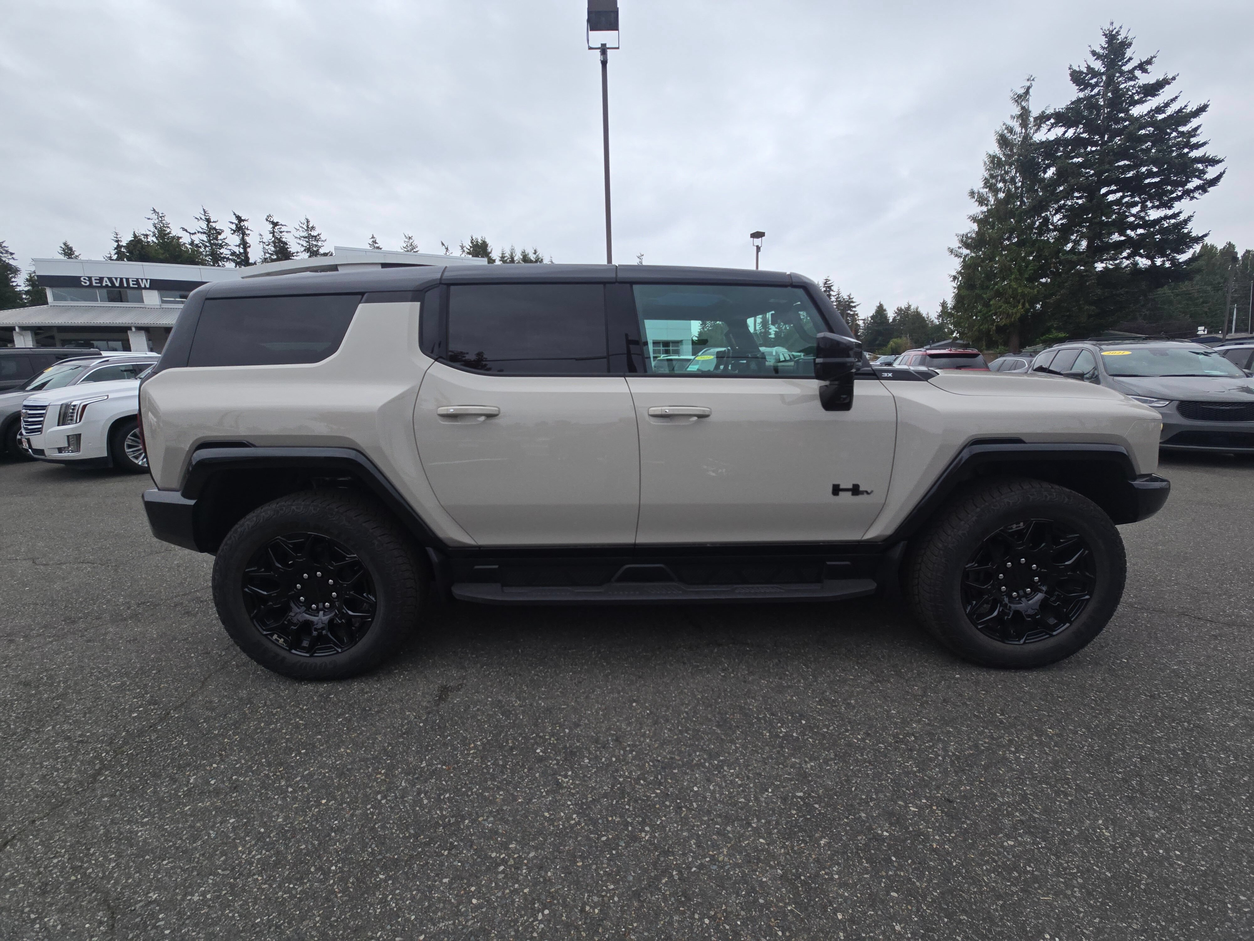 New 2026 GMC Hummer EV SUV w/ LPO, Dark Essentials Package AWD/4WD image 8